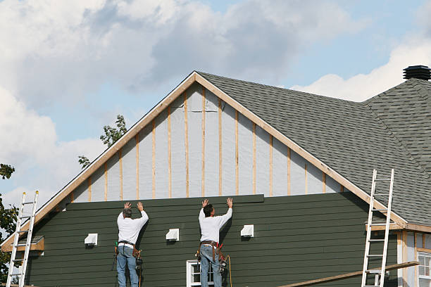 Professional Vinyl Siding technician working in Roanoke, IN